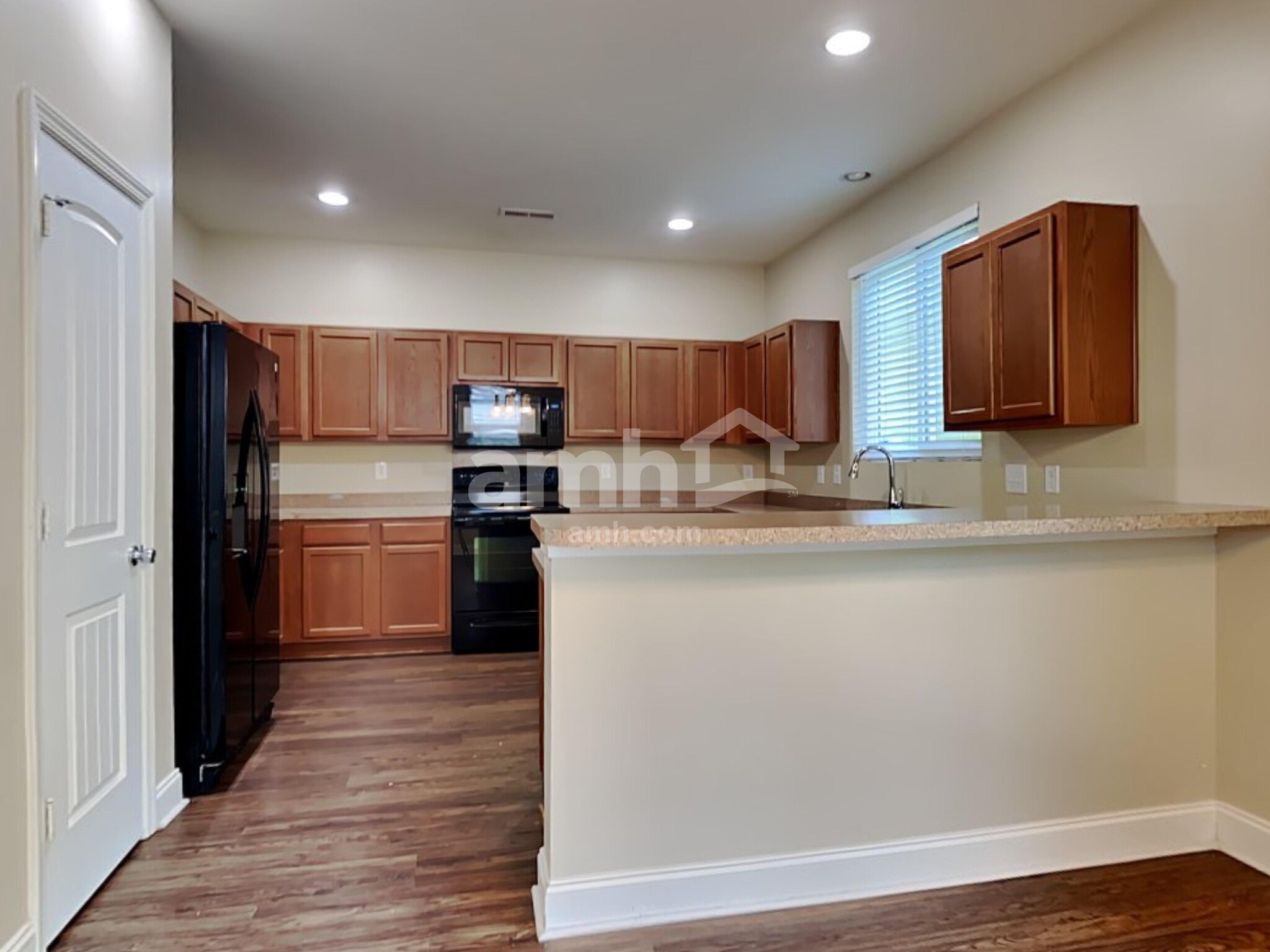 Building Photo - 8817 Kellum Dr