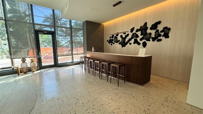 Building Photo - 460 NE 28th St