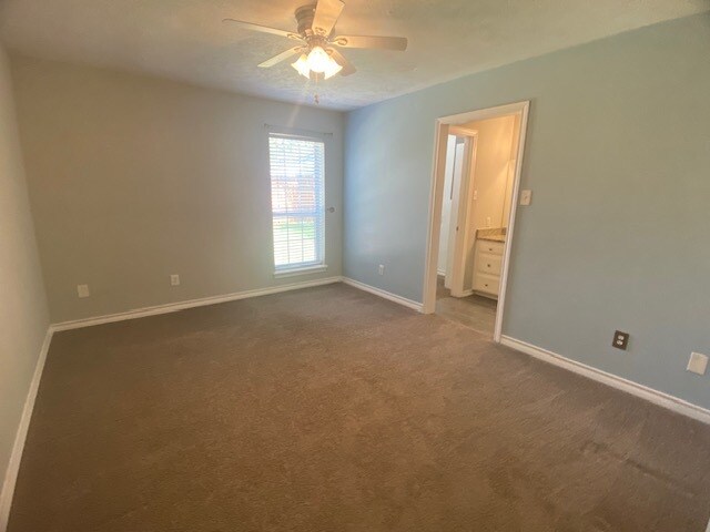 Building Photo - 601 Brown Dr