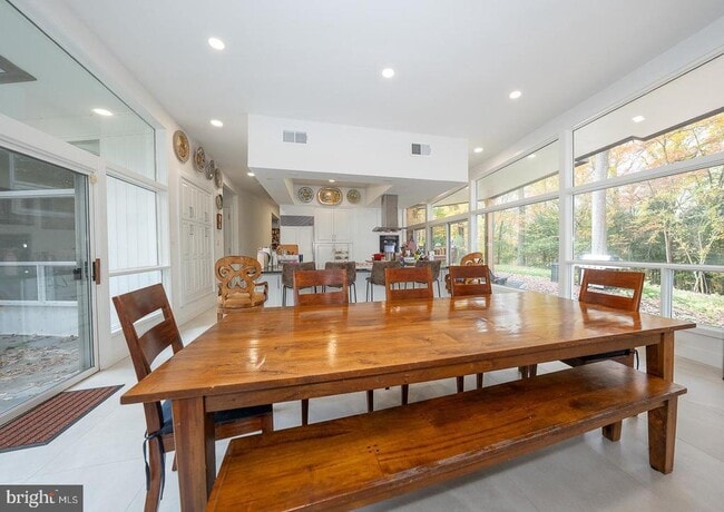 Building Photo - 39 Fairview Rd