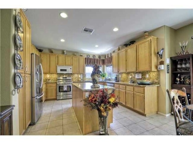 Building Photo - Welcoming Home with Solar and Great Locati...