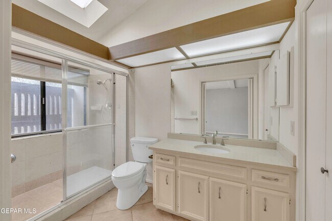 Building Photo - 620 Lakeway Dr