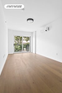 Building Photo - 428 E 9th St