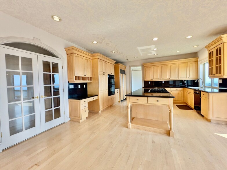 Building Photo - 3014 NW Chapin Dr