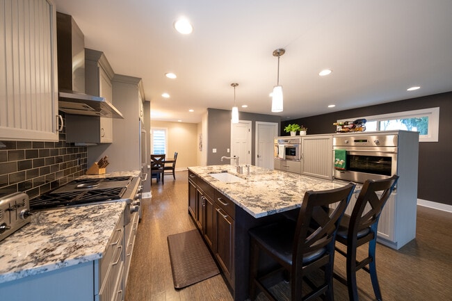 Building Photo - 9513 Briar Cir