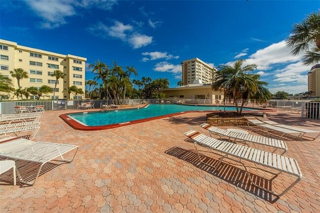 Building Photo - 4700 Cove Cir