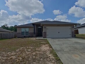Building Photo - Available Now – Beautiful Rental Home in C...