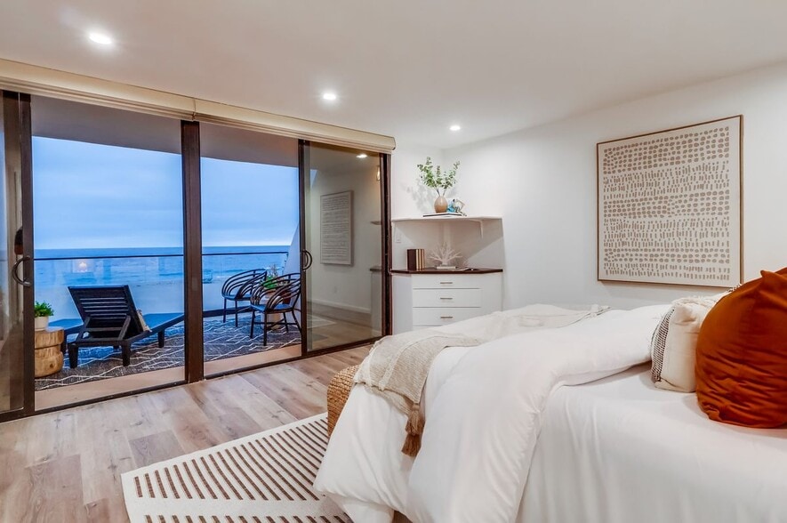 Building Photo - 1510 The Strand