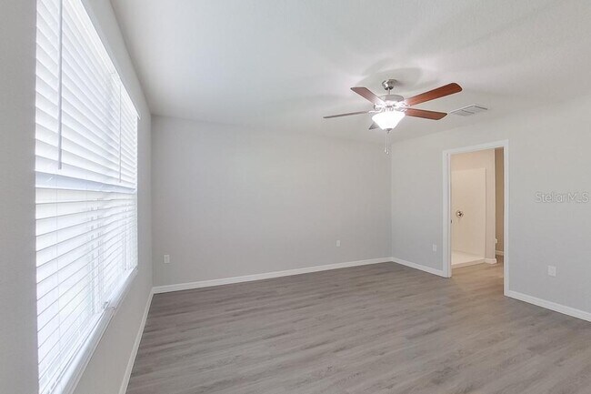 Building Photo - 8731 SW 44th Ct