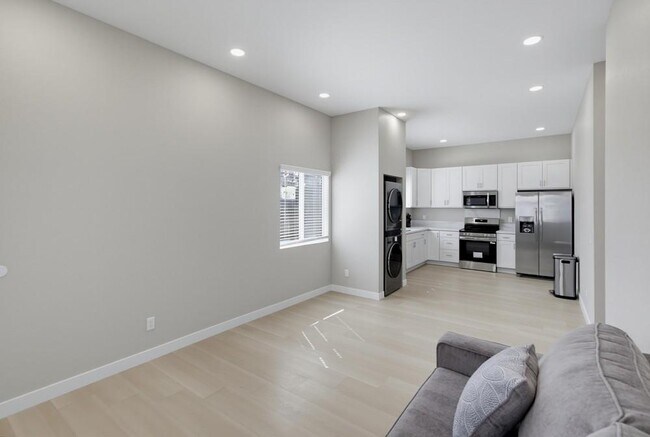 Building Photo - 7997 Montara Ave
