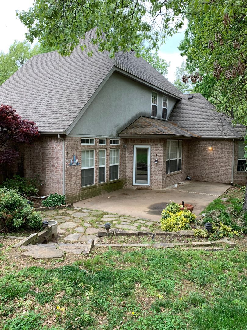 Building Photo - 300 Genesis Dr