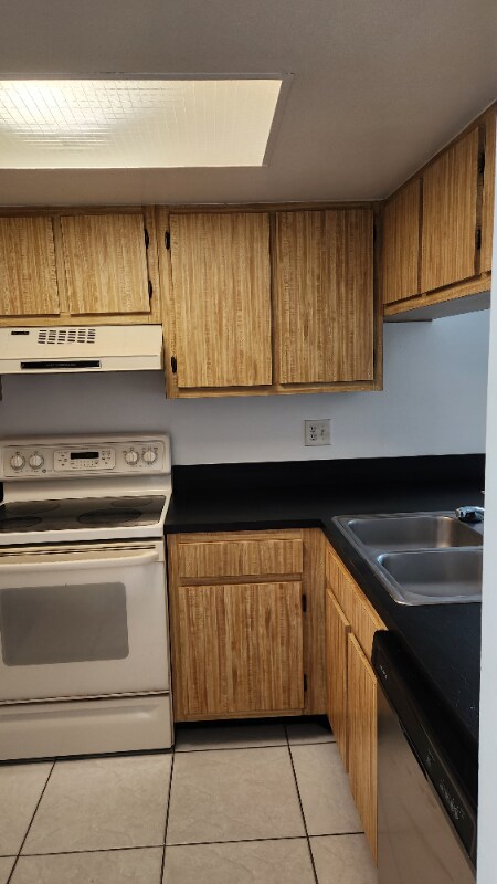 Building Photo - 420 Breakwater Dr