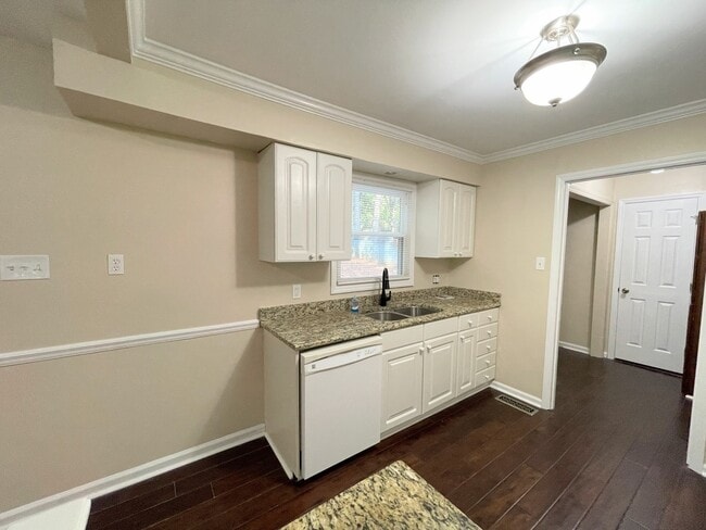 Building Photo - 205 Pine Ridge Rd