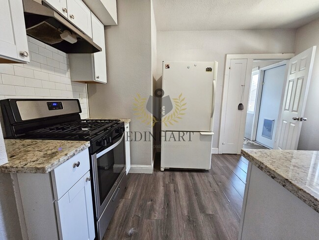 Building Photo - 915 N Harrison Ave