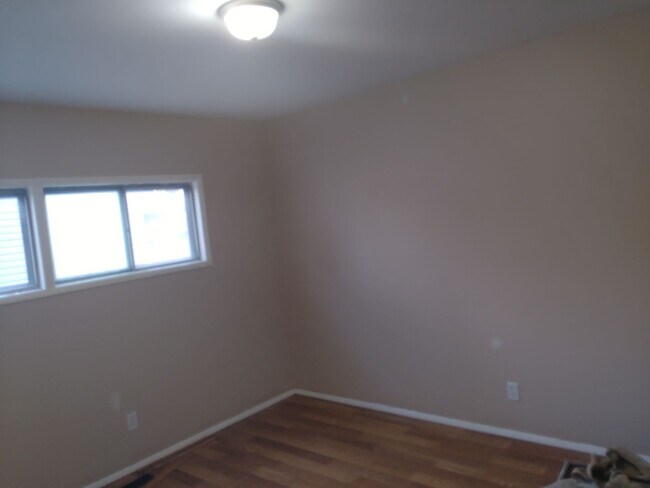Building Photo - Charming 3 Br Home in Whitehall