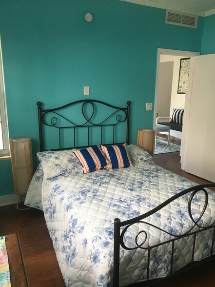 Building Photo - 935 10th St