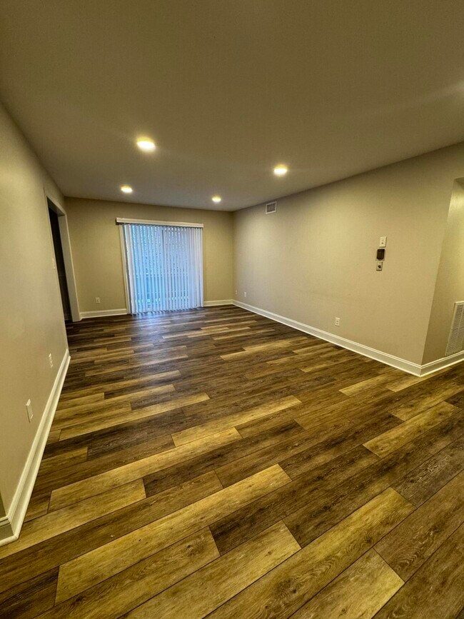 Building Photo - 175 Malabu Dr