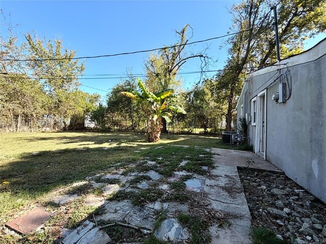 Building Photo - 4727 Eppes St