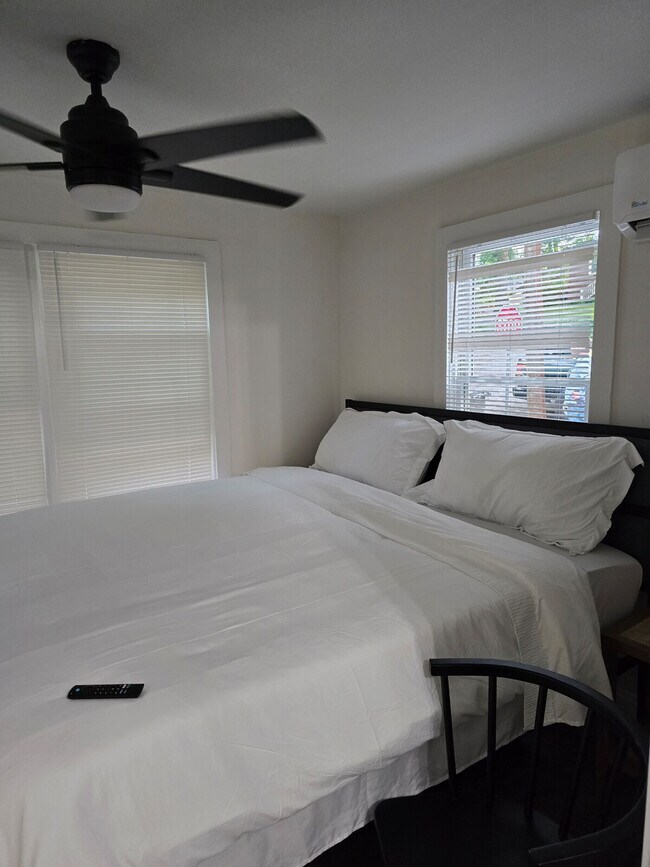 Building Photo - 120 McMakin Dr