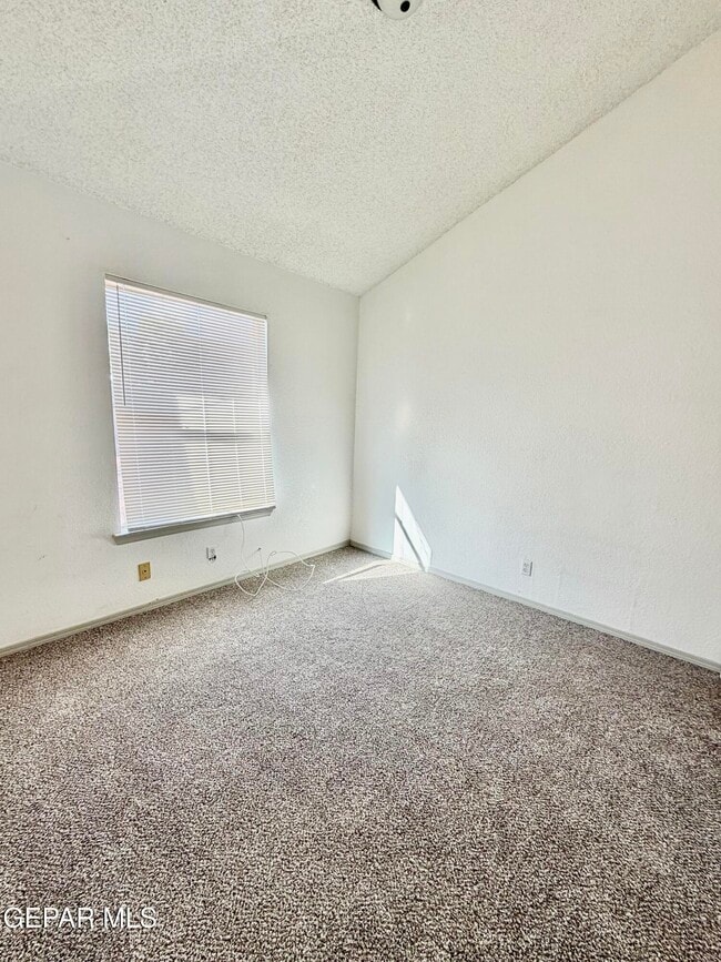 Building Photo - 1468 Plaza Verde Dr