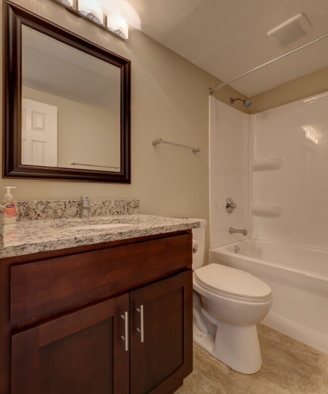 Building Photo - 1460 Fairlane Dr
