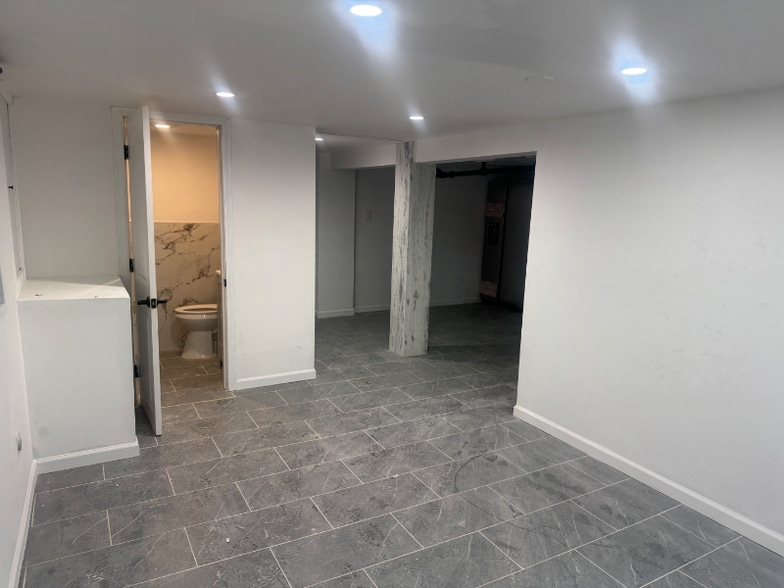 Building Photo - 9 Lawrence Ave