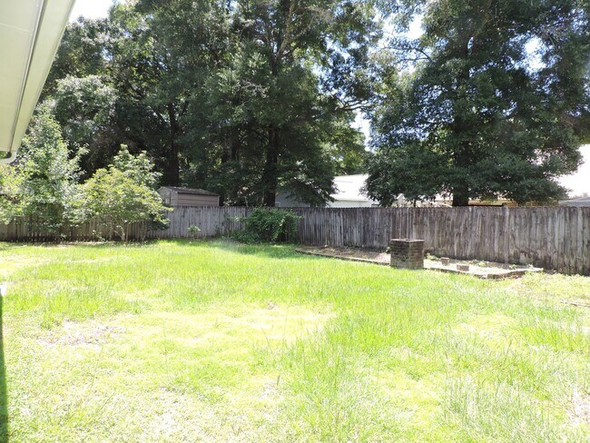 Building Photo - Easy access to Whiting Field!