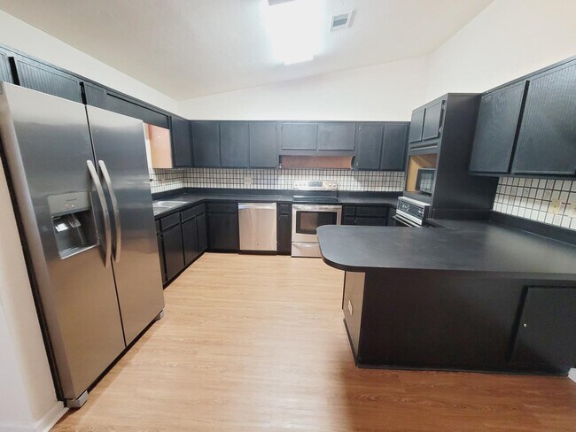 Building Photo - 1555 San Luis Rd