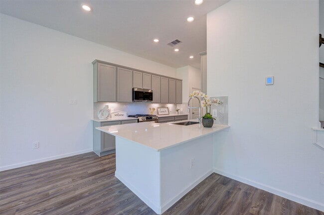 Building Photo - 609 Royal Arch Dr