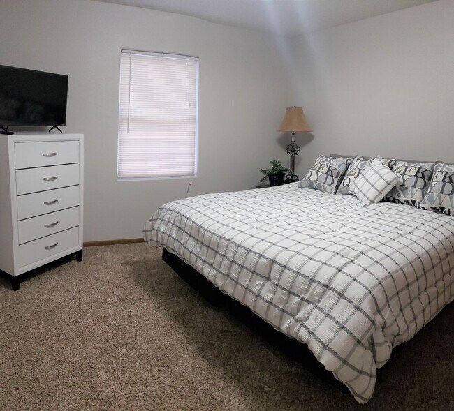 Building Photo - Duplex by Quality Home Management
