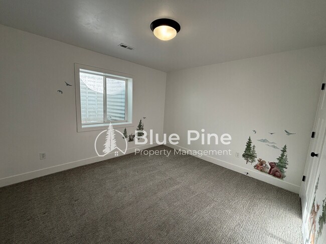 Building Photo - 4403 E Hatch Holw Ln