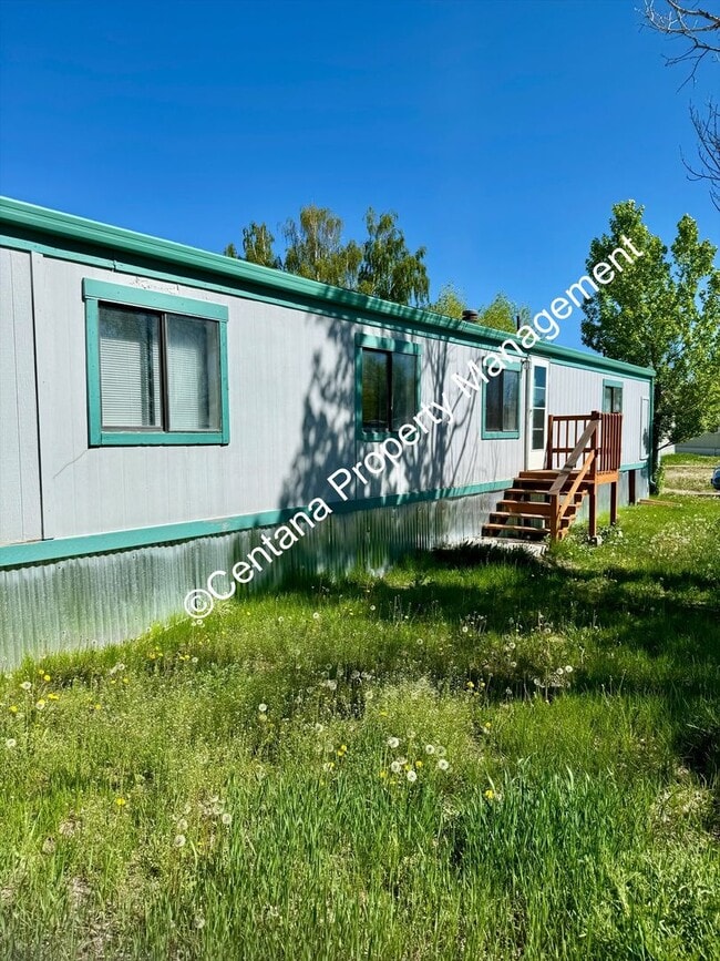 Building Photo - 3 Bedroom 2 Bath Home