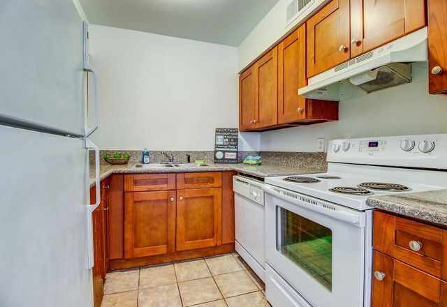 Primary Photo - The Onyx