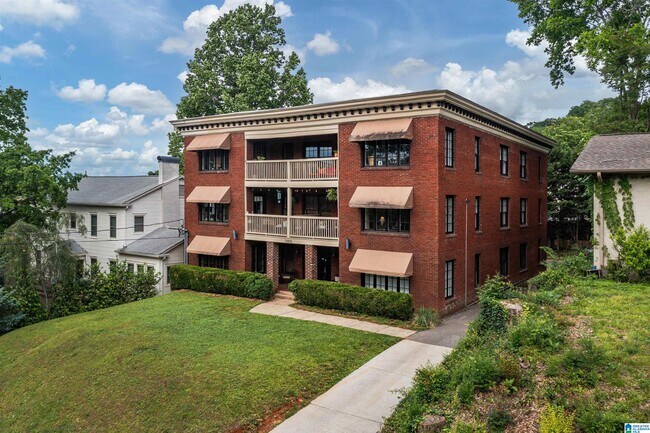 Building Photo - 1305 31st St S