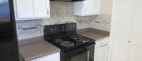 Building Photo - 8318 Poplar Ridge Ln