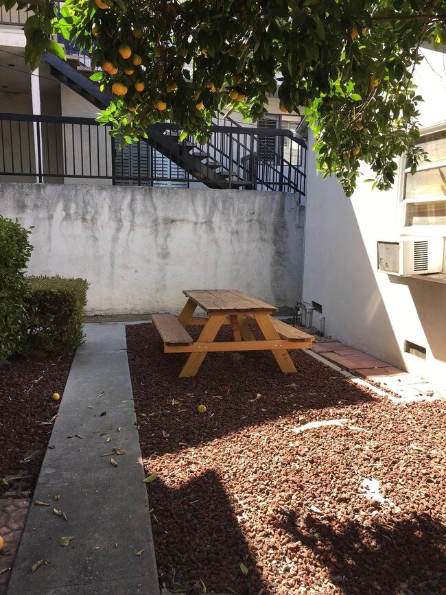 Building Photo - 616 E Magnolia Blvd
