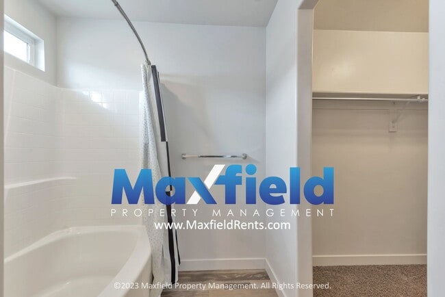 Building Photo - Pet Friendly - Draper Townhome 3 BD 3 BA 2...