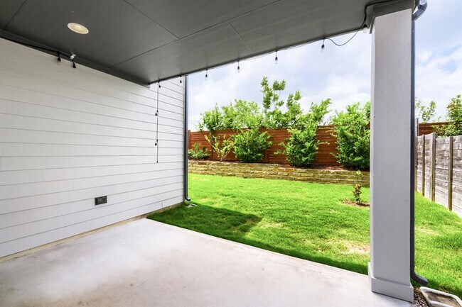 Building Photo - 1505 Seeger Dr