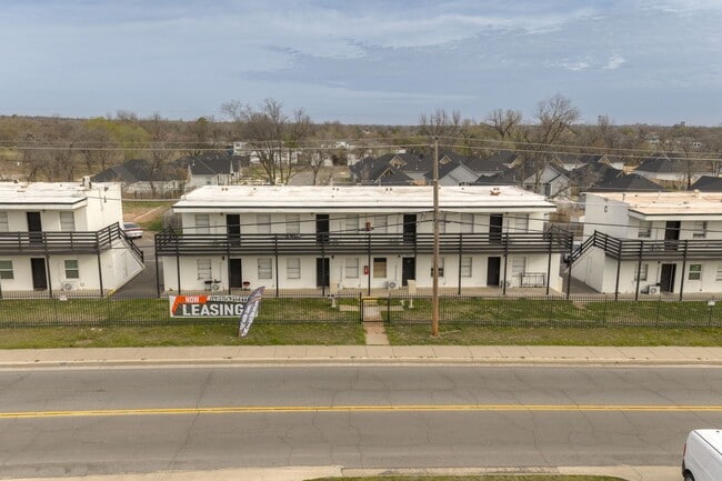 Building Photo - 4701 NW 16th St