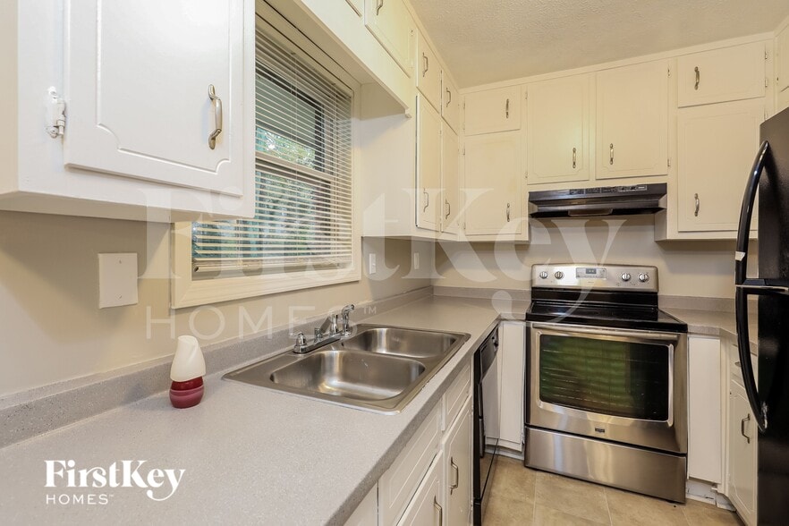 Building Photo - 6700 Hidden Brook Trail