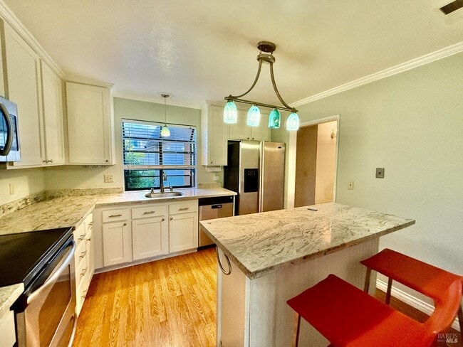 Building Photo - 1121 Grove Cir
