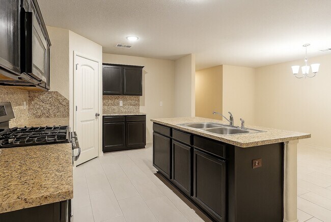 Building Photo - 2414 Fall Aster Dr