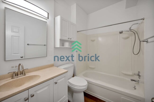 Building Photo - 2 Bed and 2 Bath Single Family is Available for Rent!