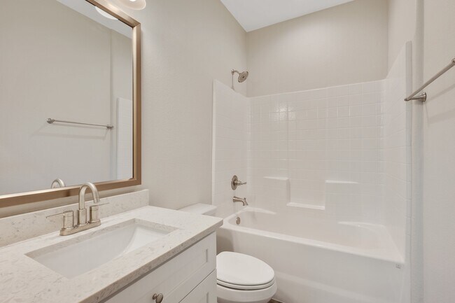 Building Photo - 212 Tee Dr