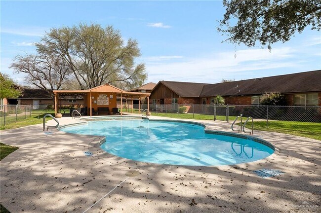 Building Photo - 19 Westgate Dr