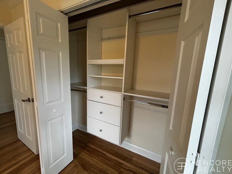 Building Photo - 105 Longwood Ave