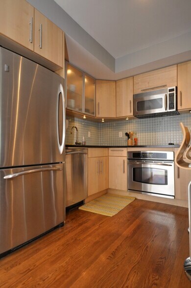 Building Photo - 396 Beacon St