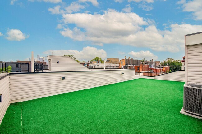 Building Photo - 1535 N Sydenham St