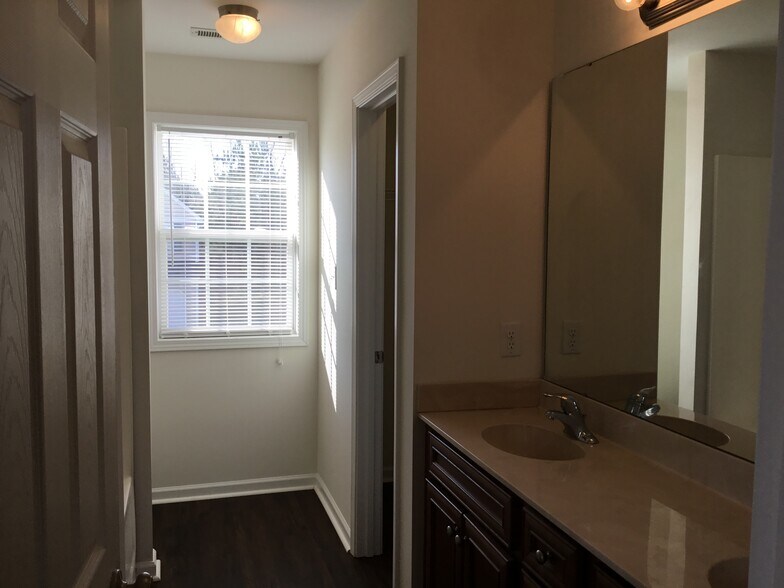 Building Photo - 2321 King Malcolm Ln