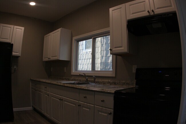 Building Photo - 62 Amherst St